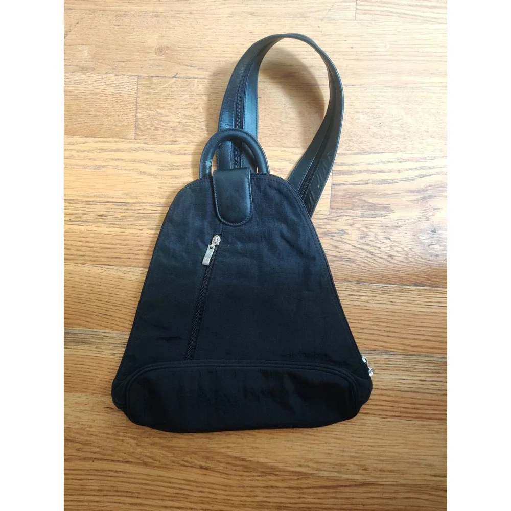 Baggallini hybrid sling